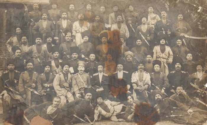 Групповое фото кубанских казаков Кавказского полка.