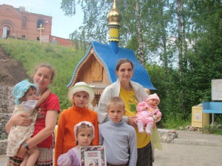 Паломники из города Татарска во главе с настоятелем совершили поездку по храмам епархии