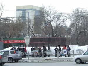Стояли, стоим и стоять будем! 21 марта в Новосибирске прошла акция «Родительские стояния»