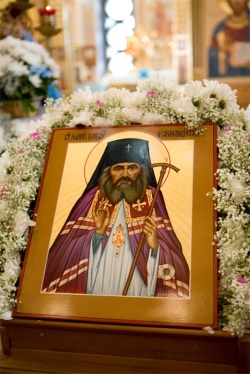 В Новосибирск доставлена икона и частица мощей святителя Иоанна Шанхайского