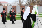 Святейший Патриарх Кирилл возложил венок к Вечному огню в Краснодаре