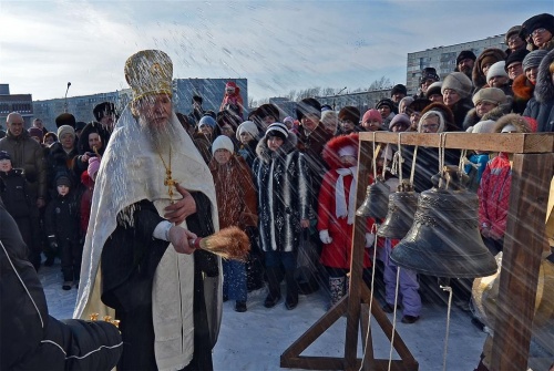27 февраля в пос. Линево состоялось освящение крестов, куполов и колоколов храма в честь Покрова Пресвятой Богородицы