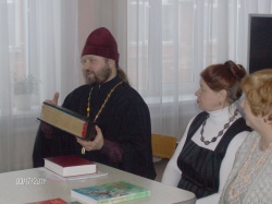 Фоторепортаж с встречи Новосибирском доме ветеранов труда посвященном Дню Православной Книги