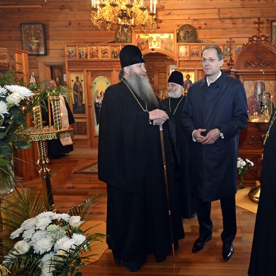 Накануне Праздника Светлого Христова Воскресения Губернатор Василий Юрченко встретился с Архиепископом Новосибирским и Бердским Тихоном.