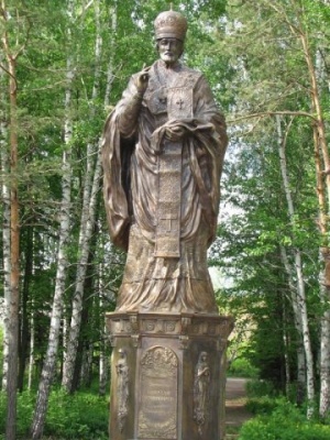 В Колывани открыт и освящён памятник Николаю Чудотворцу