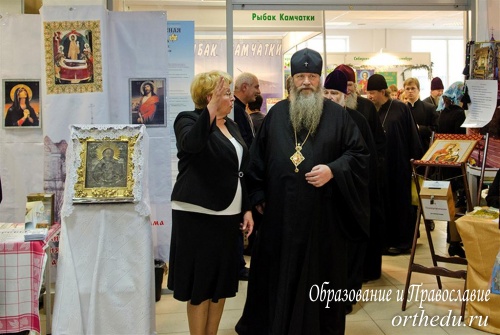 Архиепископ Тихон принял участие в церемонии торжественного открытия межрегиональной выставки «Православная осень» 
