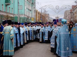 Новосибирские священники приложились к поясу Пресвятой Богородицы