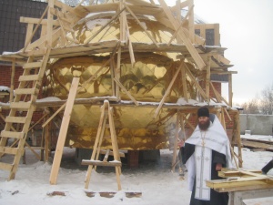 Освящение креста и купола храма в честь иконы Пресвятой Богородицы «Неупиваемая Чаша» (г. Искитим)