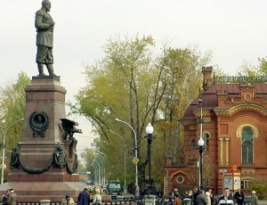 Город принял в дар гигантскую статую императора Александра III