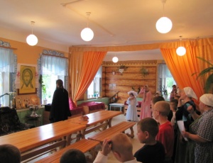 Преосвященный Владыка Филипп благословил открытие X сезона Православного летнего лагеря для детей-сирот.