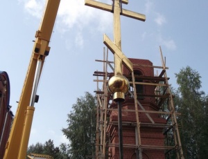 Освящение креста и купола храма в честь иконы Пресвятой Богородицы «Неупиваемая Чаша» (г. Искитим)
