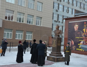 В Новосибирске открыт и освящен памятник А.И. Покрышкину