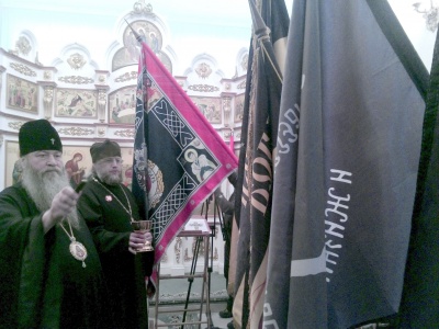 Митрополит Тихон освятил знамена Сибирского казачьего войска