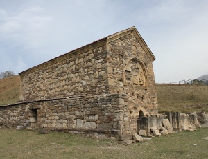 Впервые в современной истории в древнем храме Тхаба-Ерды совершено архиерейское богослужение
