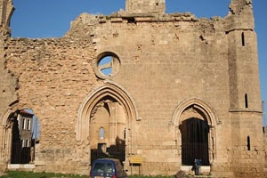 Древний храм на турецкой территории острова Кипр превратили в отхожее место