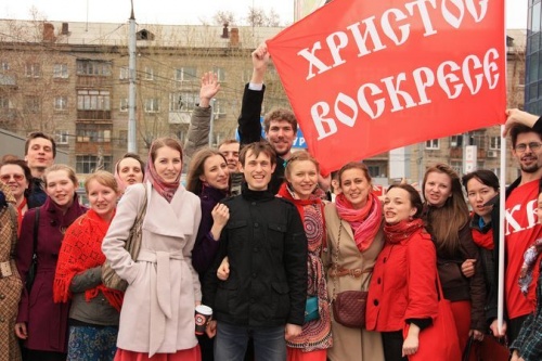 В Новосибирске прошел пасхальный «флеш-моб»