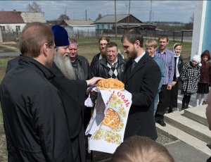 Митрополит Тихон и губернатор В. Юрченко посетили храмы епархии