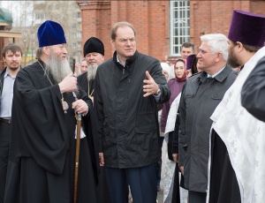Митрополит Тихон и губернатор В. Юрченко посетили храмы епархии