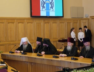 Губернатор Василий Юрченко наградил священнослужителей и представителей Новосибирской Митрополии Русской Православной Церкви