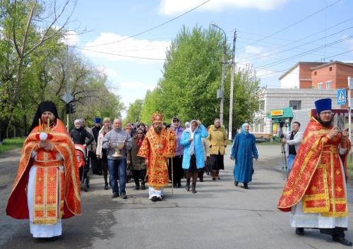 с 15 сентября по 20 октября Крестный ход с мироточивой иконой Спасителя и ковчегом с мощами в Карасукской епархии