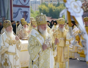Предстоятели Поместных Православных Церквей совершили Божественную литургию в городе, где родился святой равноапостольный Константин Великий (+ фоторепортаж)