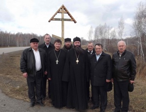 Оcвящение накупольных крестов в селе Усть-Тарка