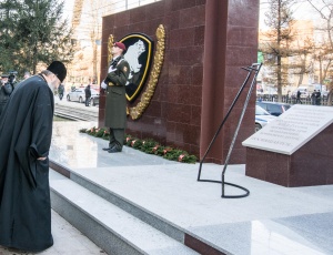 Митрополит Тихон освятил монумент памяти погибших военнослужащих