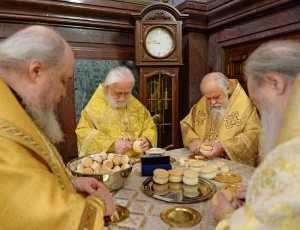 Фоторепортаж о Божественной литургии в Храме Христа Спасителя в день рождения Предстоятеля Русской Церкви