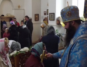 В праздник Ведения во храм Пресвятой Богородицы епископ Феодосий совершил Божественную литургию в городе Барабинске