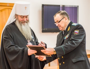 Митрополит Тихон награжден медалью Федеральной службы судебных приставов «За заслуги»