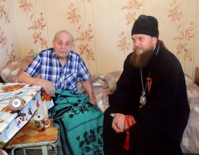 Епископ Филипп поздравил с Днем Победы 102-летнего ветерана Великой Отечественной войны