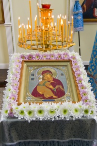 В храме в честь Владимирской иконы Божией Матери прошла праздничная Божественная Литургия (фоторепортаж)