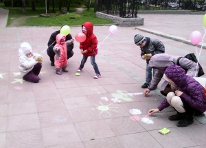 Более 400 подписей было собрано в рамках акции "Голосуй За!" в Нарымском сквере