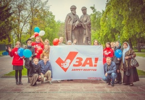 Более 400 подписей было собрано в рамках акции "Голосуй За!" в Нарымском сквере