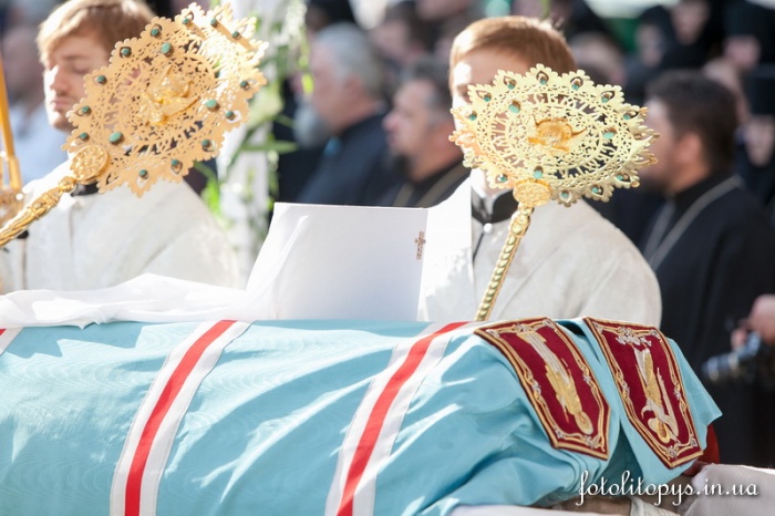 В Киево-Печерской лавре состоялось отпевание и погребение Блаженнейшего митрополита Киевского и всея Украины Владимира