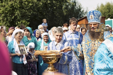 Преосвященный Гермоген возглавил престольный праздник Сергиево-Казанского храма в п. Краснообск