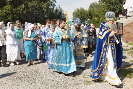 Преосвященный Гермоген возглавил престольный праздник Сергиево-Казанского храма в п. Краснообск