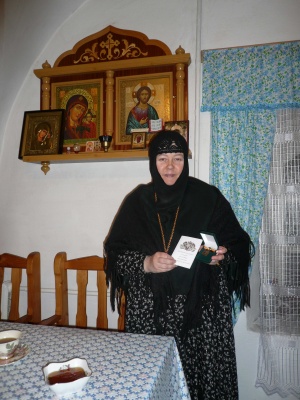 Настоятельница Алексеевского женского монастыря игумения Магдалина (Сельская) награждена медалью "400 лет Дому Романовых"