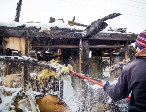 Трудовая помощь после пожара в храме на Шлюзе (фоторепортаж)