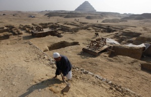 Российские археологи обнаружили стены первой древней столицы объединенного Египта