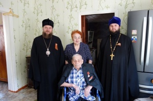 Епископ Филипп поздравил с Днем Победы 103-летнего ветерана Великой Отечественной войны