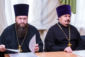 Священнослужители Алтайской митрополии обсудили церковный документ «Об участии верных в Евхаристии»