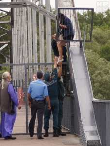 Православный епископ в Гомеле уговорил девушку не прыгать с моста