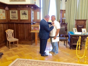 В Ливадийском дворце состоялось награждение члена ПС ВПМ Дениса Родионова медалью "В память Великой войны".