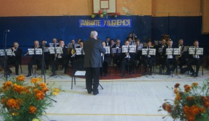 Концертный духовой оркестр Новосибирской государственной филармонии выступил перед осужденными ИК-3