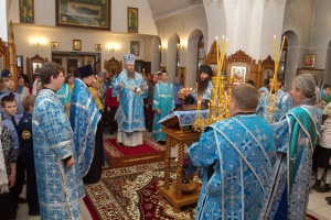 13 октября 2015  года  епископ Искитимский и Черепановский Лука совершил всенощное бдение в храме Покрова Пресвятой Богородицы поселка Линёво Искитимского района