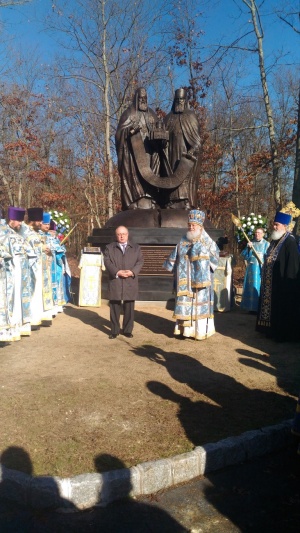 Памятник воссоединению Русской Церкви освящен в США