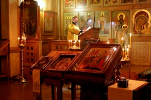 Мироточивая икона царя-мученика Николая II в Песочном (Фоторепортаж)