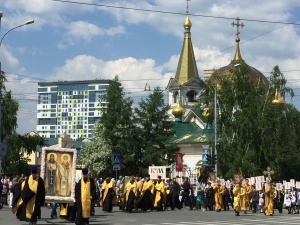  В Новосибирске прошел общегородской Крестный ход в честь святых Кирилла и Мефодия