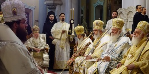 Предстоятели десяти Поместных Церквей совершили Литургию в день праздника Троицы
